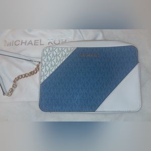 NWOT Michael Kors Crossbody Bag with White Org. Bag. Perfect Gift 🎁